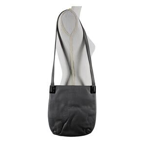 APOSTROPHE WOMEN'S GRAY LEATHER SHOULDER BAG – MINIMALIST STYLE – ZIP INTERIOR